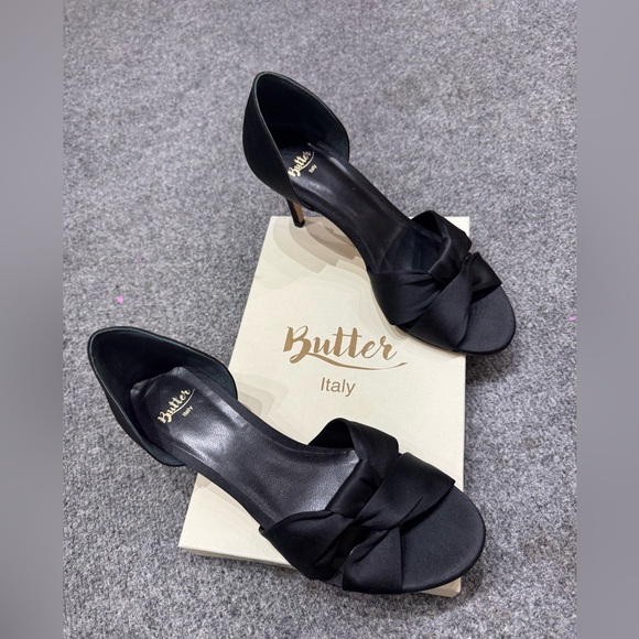 Butter Women's Elegant Black Heels - Picture 5 of 7